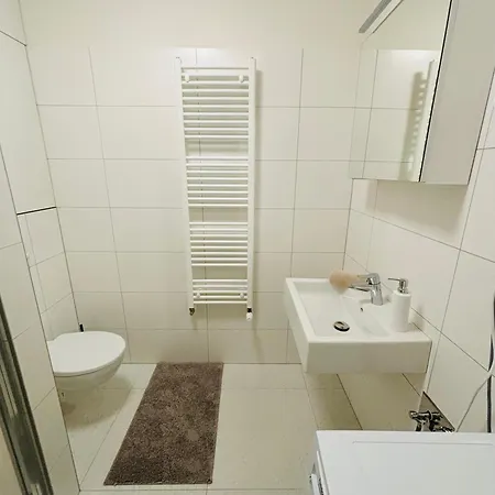 Moruse Airport アパート ブラチスラヴァ